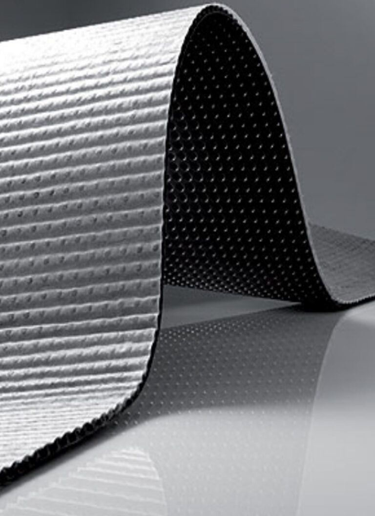 תשתית ניקוז לדשא סינטטי - פתרון לניקוז מים במרפסות ומשטחים קשיחים