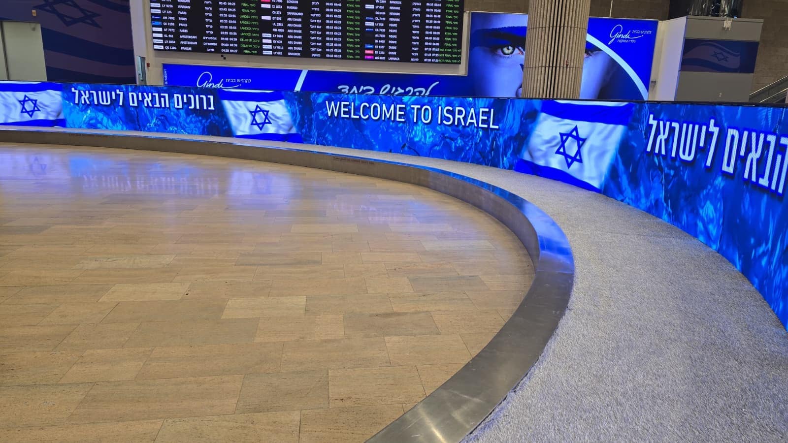 דשא סינטטי דגם סול בעיצוב אדריכלי בנמל התעופה – שילוב גוונים מיוחדים למראה יוקרתי