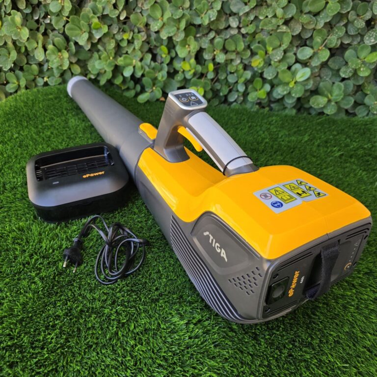 מפוח עלים נטען STIGA BL 500e לניקוי יסודי של דשא סינטטי והגינה